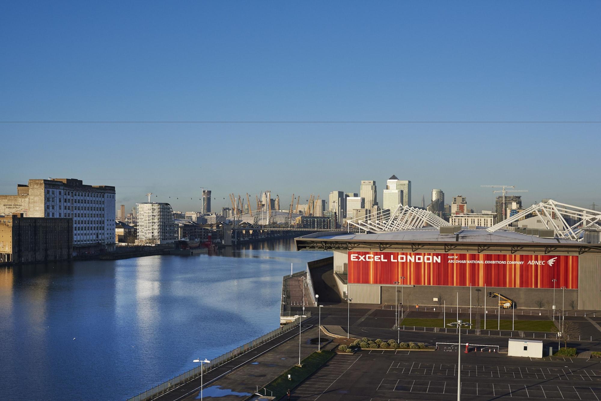 Hotel Doubletree By Hilton London Excel Exteriér fotografie